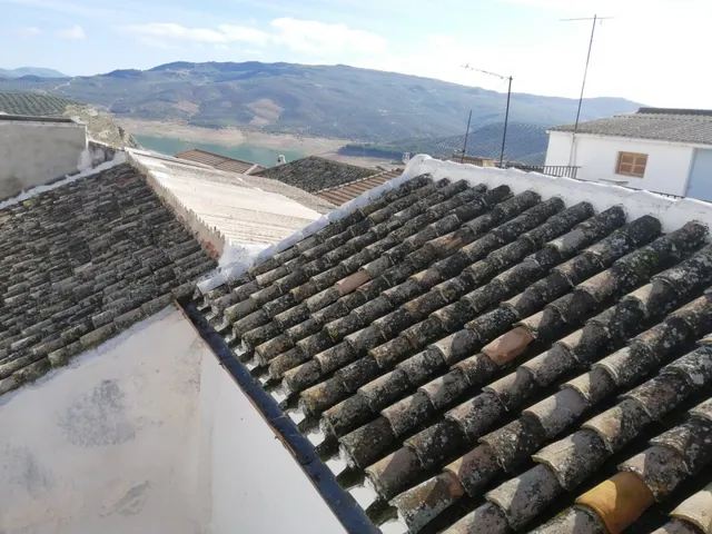 Ideal cómo inversión o si desea vivir en un pueblo con encanto como es Iznájar (Córdoba). — 34