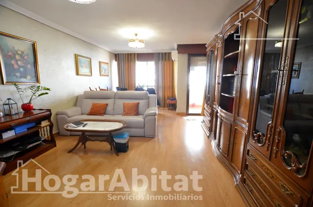 ALTO, AMPLIO Y EXTERIOR CON GARAJE Y BALCÓN, CERCA DE LA AV DE ALCOY — 34
