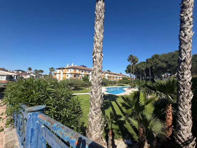 Elegante Dúplex Vacacional con Piscina y Terraza - foto 3