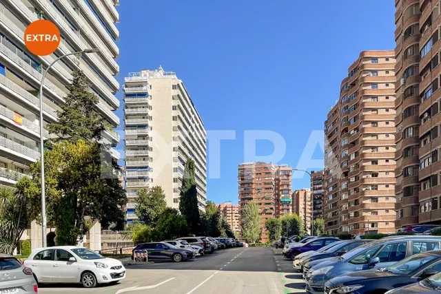 Amplio apartamento a estrenar, funcional y versátil, con zona de despacho, en una cuidada urbanización con piscina y jardines. — 27