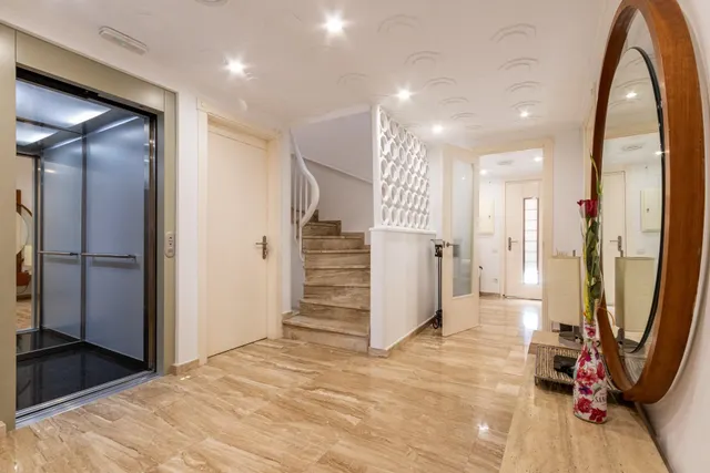 PRECIOSA CASA DE LUXE A LA ZONA DE L'ESGLÉSIA — 2