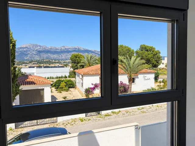 Preciosa casa de esquina con 3 dormitorios, amplia parcela privada y vistas panorámicas en Albir — 22