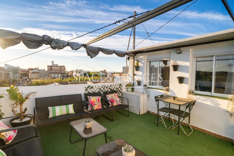 Casa de 3 plantas con magnifica terraza