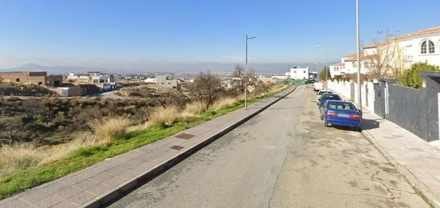 Suelo urbano en la Zubia, calle Gredos — 5