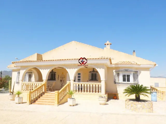 EXCLUSIVO CHALET CON 10.000 m2 DE TERRENO EN LAS INMEDIACION - foto 5