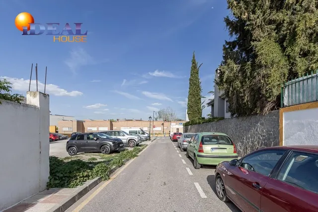 ¡Oportunidad única! Solar en venta en Churriana de la Vega — 7