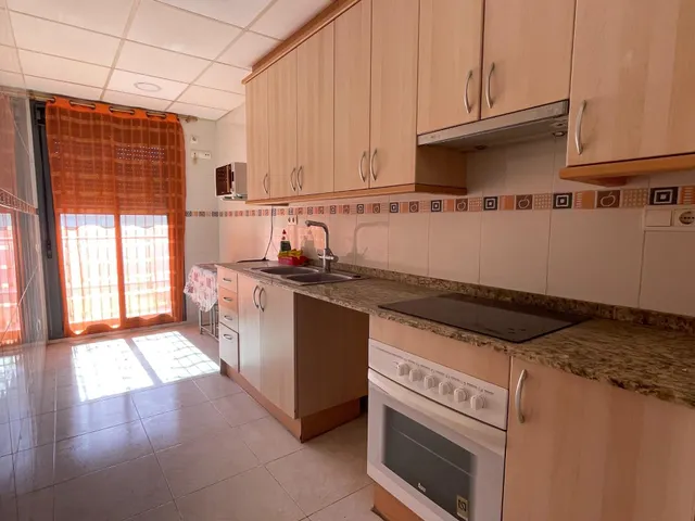 Espacio, comodidad y ubicación: vivienda familiar con ascensor, balcón, parking y trastero en Amposta. — 14