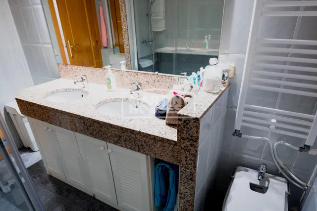 PISO EN VENTA  3 habitaciones, TERRAZA, PARKING Y TRASTERO — 23