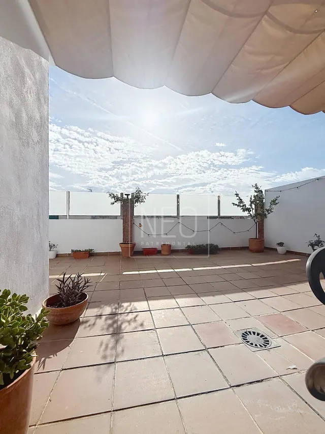 UNIFAMILIAR ADOSADO EN CALLE MAGALLANES, ZONA DE ZIDÍN, GRANADA. — 33