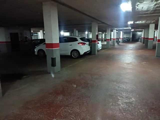 PLAZA DE PARQUING PARA COCHE MEDIANO /PEQUEÑO — 7