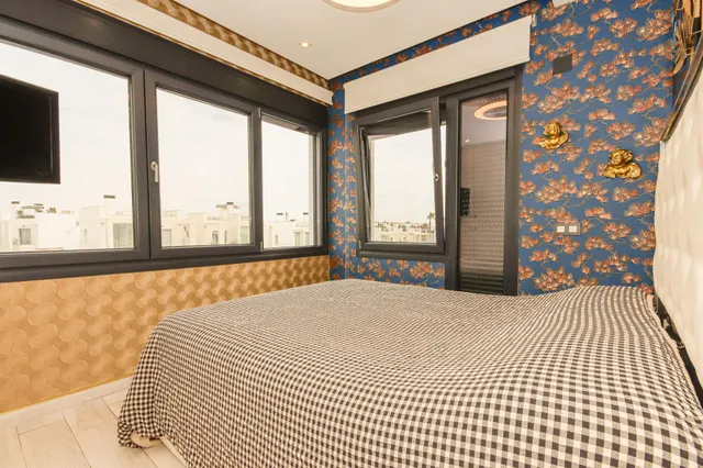VILLA DE 3 DORMITORIOS Y 3 BAÑOS CON PISCINA EN LOMAS DE CABO ROIG, ORIHUELA COSTA — 30