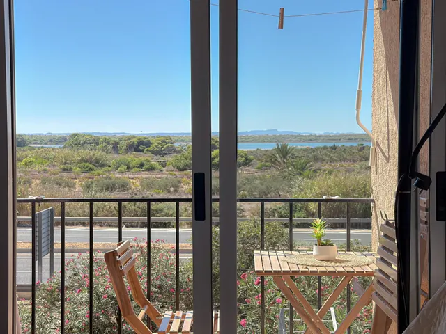 Espléndido apartamento reformado, tipo Loft con 1 dormitorio y terrazas con impresionantes vistas a la laguna rosa (450 m de playa) — 9