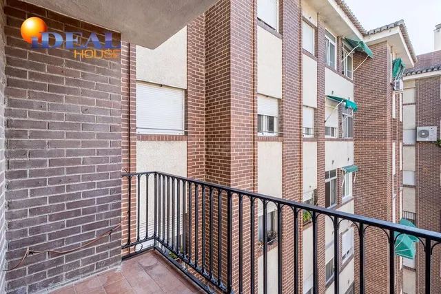 Espacio, luz y comodidad en una vivienda con grandes posibilidades en zona Alcampo — 2
