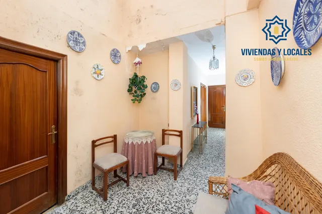 Local + vivienda en Avda. Cadiz — 15