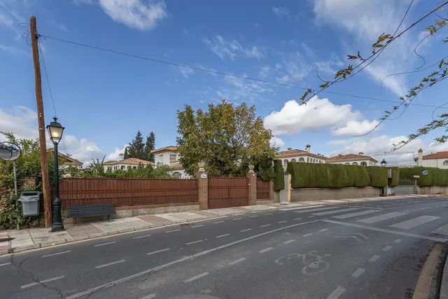 Gran casa con parcela y piscina en Cájar — 37