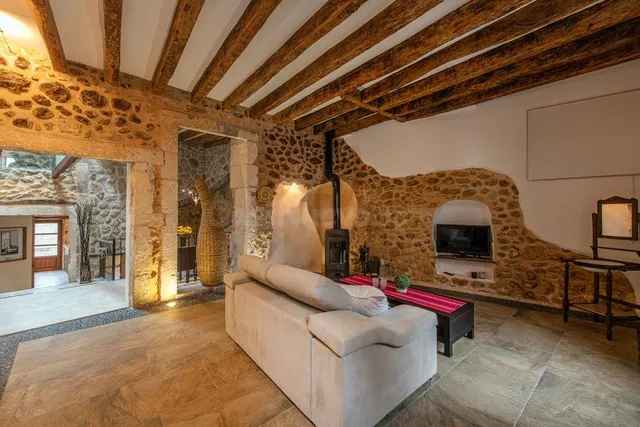 Casa de piedra mallorquina reformada con piscina y vistas a  - foto 4