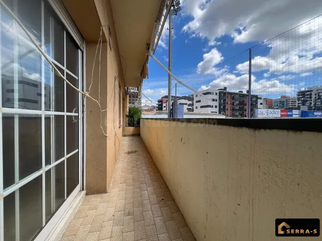 Amplio y luminoso piso con balcón en el centro de Granollers - foto 4