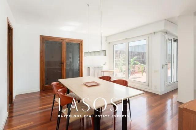 ESPECTACULAR ATICO DUPLEX CON PISCINA PRIVADA EN TRES TORRES - foto 3