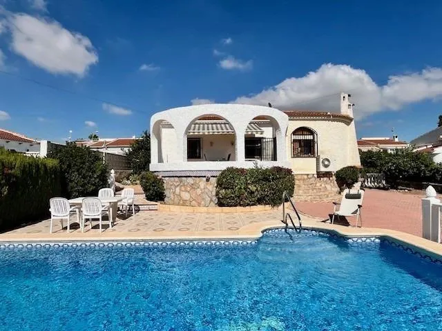 Villa independiente orientada al sur con piscina privada en un terreno de 502 m2 – Ciudad Quesada — 25