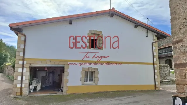 CASA COMPLETAMENTE REFORMADA EN ARENAS DE IGUÑA. — 38