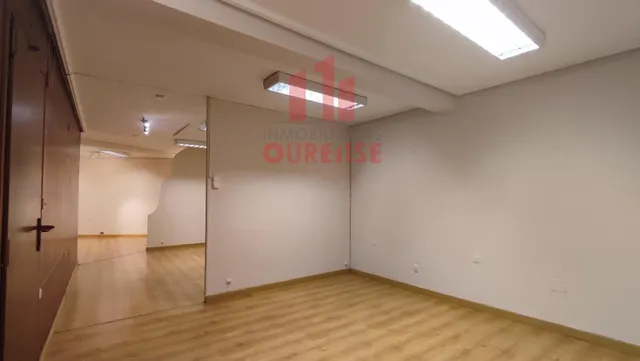 ESPECTACULAR LOCAL COMERCIAL EN EL CENTRO DE OURENSE. — 15