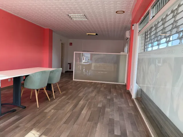Local Comercial en Venta en Empuriabrava: Espacioso, Luminoso y Listo para Entrar — 26