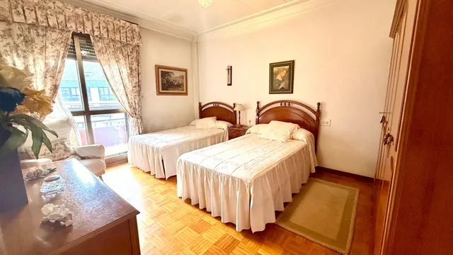 Piso Amplio y Luminoso en el Corazón de la Ciudad 3 habitaciones grandes balcones y garaje para coche pequeño — 3