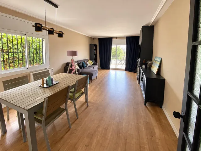 Casa pareada con jardín privado, dos terrazas y amplio garaje en Calafell — 8