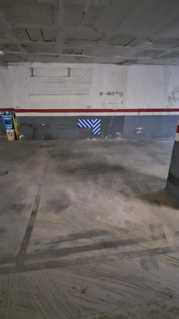 Se vende plaza de aparcamiento en Sants - Montjuïc / el Poble Sec (Barcelona). — 9
