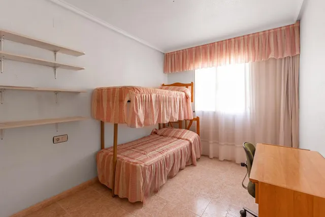 Bungalow planta baja con piscina y jardines en Los Balcones — 14