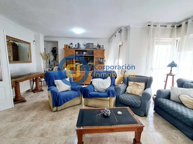 Piso de 3 dormitorios y garaje en La Seda, San José - foto 2