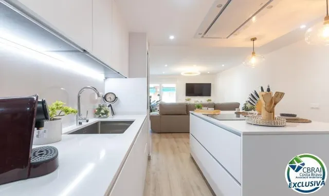 Apartamento reformado con 3 habitaciones a 100 m de la playa - foto 3