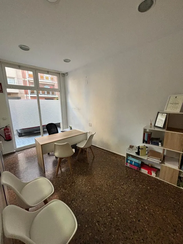LOCAL COMERCIAL VACÍO  DE 33 METROS EN ALBORAYA IDEAL PARA DESPACHO — 9