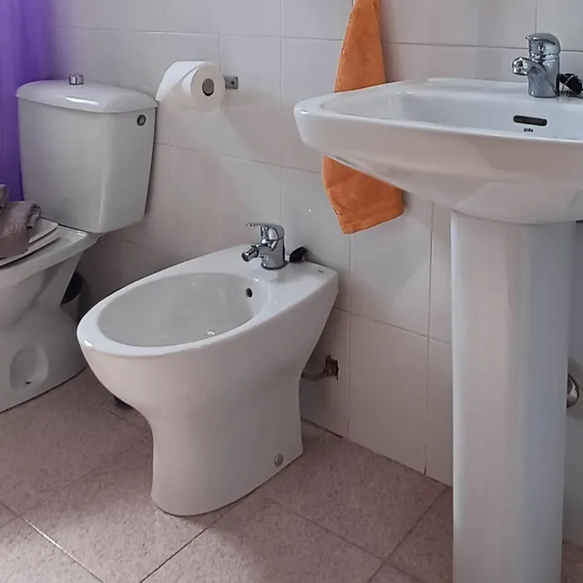 Amplia vivienda en urbanización con aparcamiento y piscina — 40