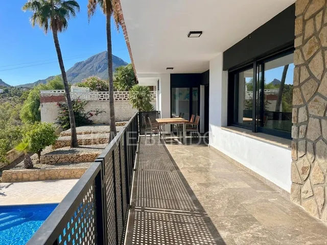 CHALET INDEPENDIENTE COMPLETAMENTE REFORMADO CON PISCINA, GARAJE Y VISTAS DESPEJADAS — 9