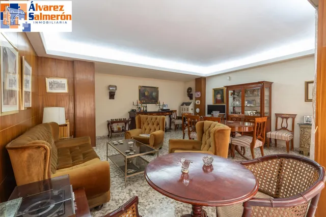 Amplia vivienda en pleno centro de Granada — 6