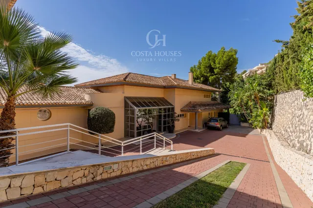 VILLA PRESTIGE · MAGNÍFICAS VISTAS AL MAR Y ELEGANCIA EN PAR - foto 4