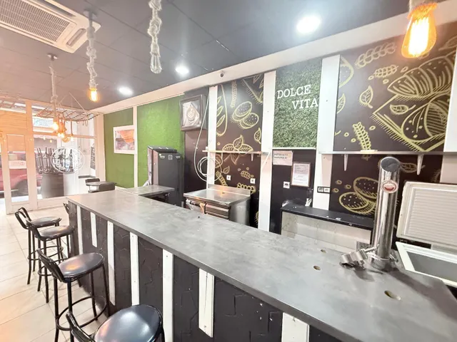 ¡Tu negocio en el foco de atención! Local comercial de 97 m2 muy luminoso en Carolinas Bajas — 9