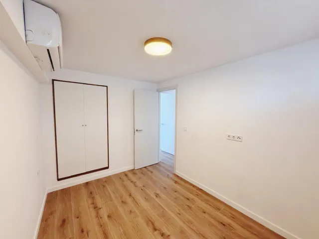 Piso en venta en Avenida de la Telefónica — 27