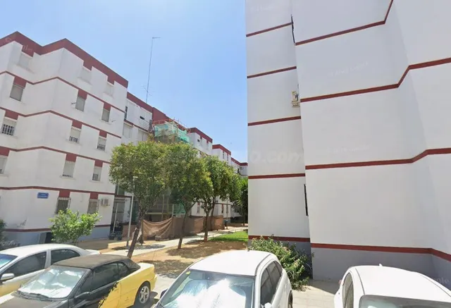 SE VENDE PISO OKUPADO en Calle GRABADORES Nº 4 Sevilla (Sevilla) — 3