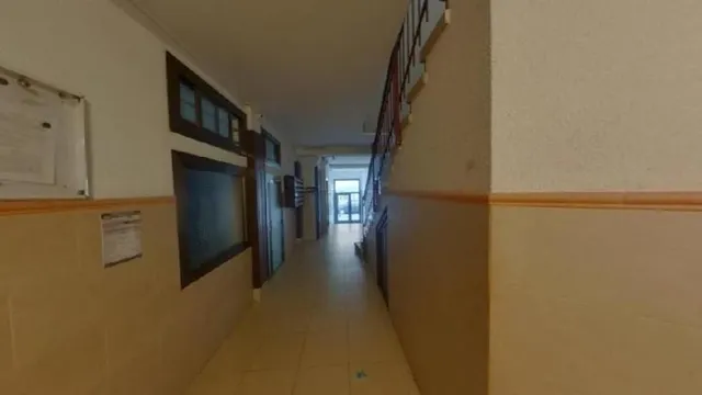 PISO EN VENTA OKUPADO EN C/ SOL - CANOVELLES — 4