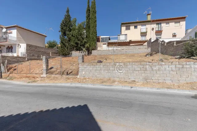 TERRENO URBANO EN VENTA EN HUETOR VEGA – 284 m2 — 8