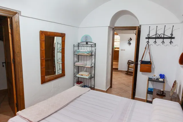 Se Vende Casa Cueva en BENAMAUREL — 13