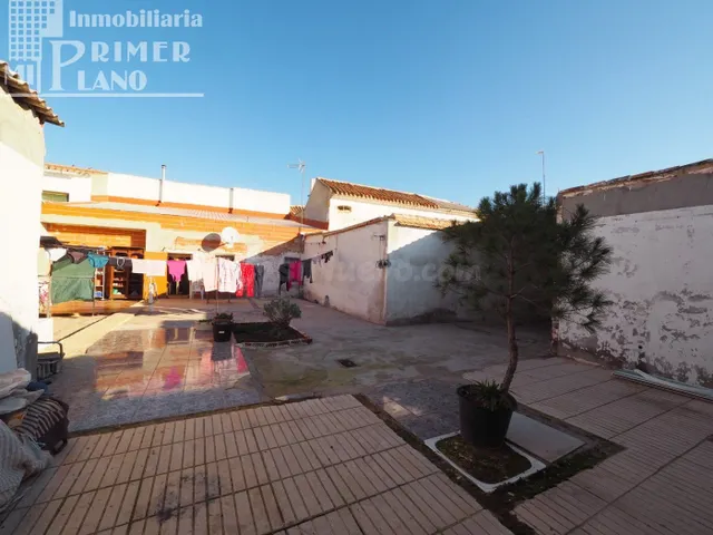 Se vende casa de planta baja para reformar con 401 m2 y acce