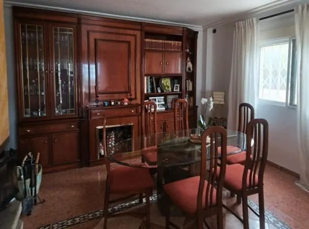 CHALET URBANO CON PISCINA PRIVADA, VISTAS AL MAR Y AMPLIAS ZONAS DEPORTIVAS — 36