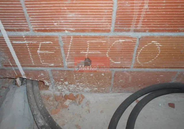 SE ALQUILA BAJO CÉNTRICO EN RONDA DE LA MURALLA - foto 5