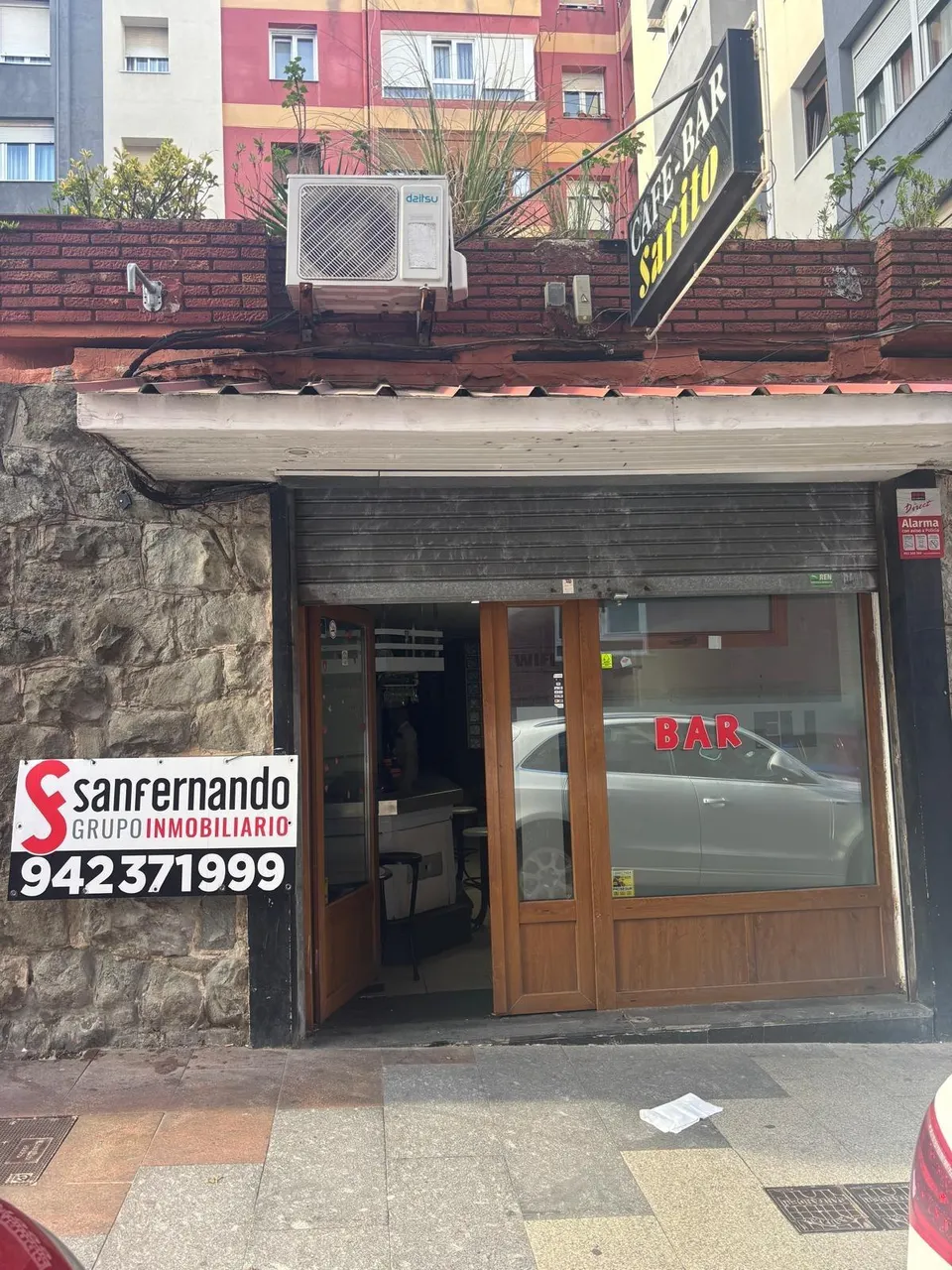 ¡OPORTUNIDAD! Se vende local comercial de 50 m2 cerca del Hospital de Valdecilla