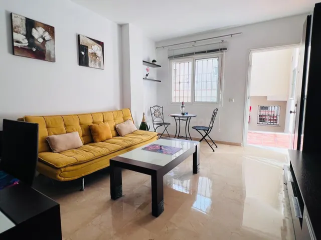 Apartamento en urbanización cerrada en San Isidro, ideal para inversión — 2
