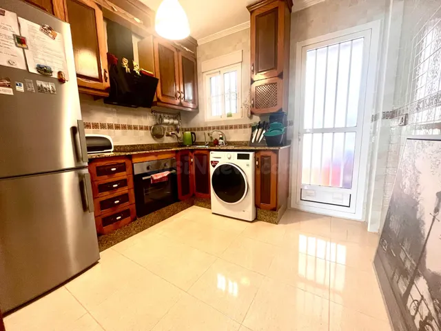 Acogedor Apartamento de 2 habitaciones con Jardín y Piscina  - foto 2