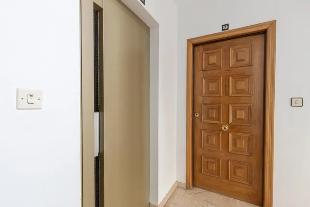Amplio piso con garaje y trastero en el centro — 38